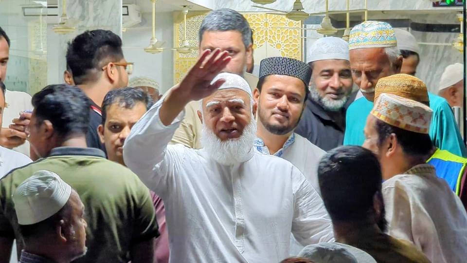 পবিত্র হজ পালনে সৌদি আরব যাচ্ছেন বিরোধীদলীয় নেতা ডা. শফিকুর রহমান